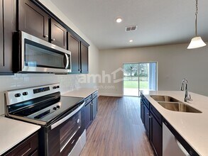 3191 Artemisia Ln in Zephyrhills, FL - Building Photo - Building Photo