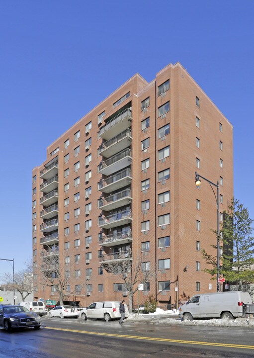 Sheng Rainbow Plaza in Flushing, NY - Building Photo