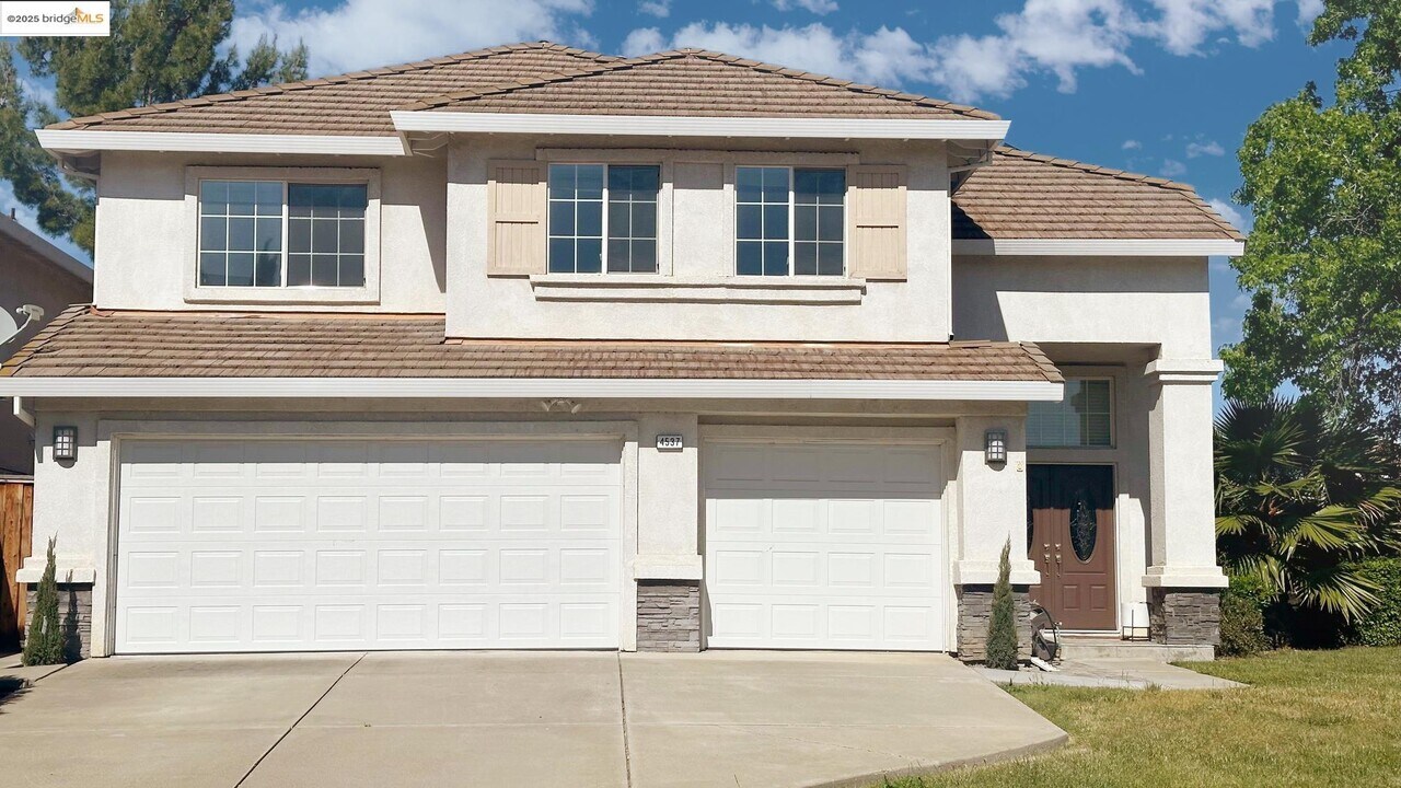4537 Pronghorn Way in Antioch, CA - Building Photo