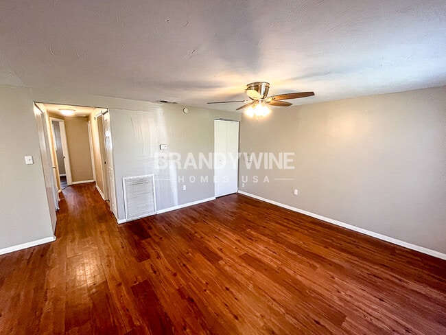 3005 Dodge St in Tampa, FL - Building Photo - Building Photo