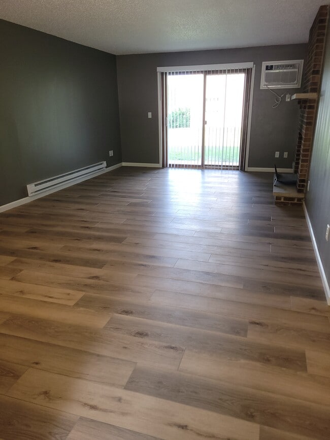 1001 10th Ave N, Unit 8 in Onalaska, WI - Foto de edificio - Building Photo