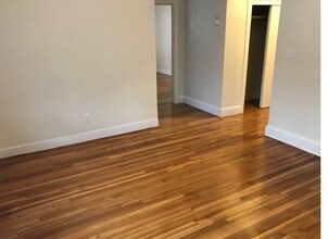 19 Lancaster Ter, Unit 209 in Brookline, MA - Foto de edificio - Building Photo