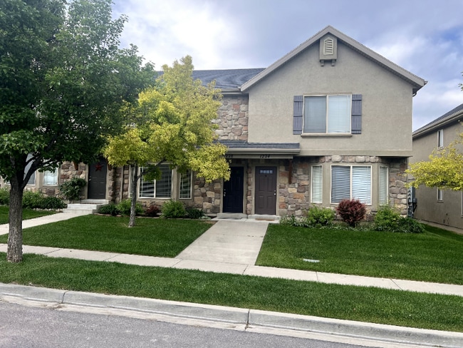 property at 1228 E 800 N