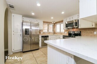 17824 N 57th Dr in Glendale, AZ - Building Photo - Building Photo