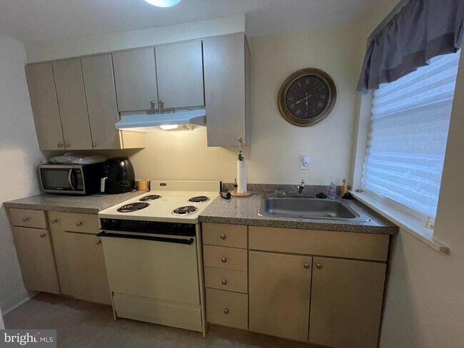 790 S Front St in Philadelphia, PA - Building Photo - Building Photo