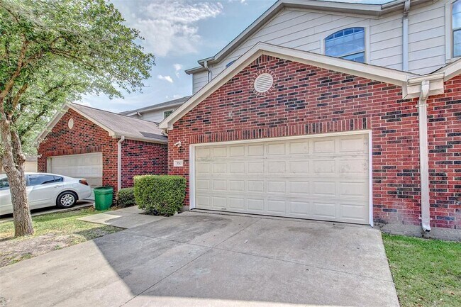 3742 E Ashford Villa Ln in Houston, TX - Building Photo - Building Photo