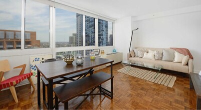 111 Lawrence St in Brooklyn, NY - Building Photo - Building Photo