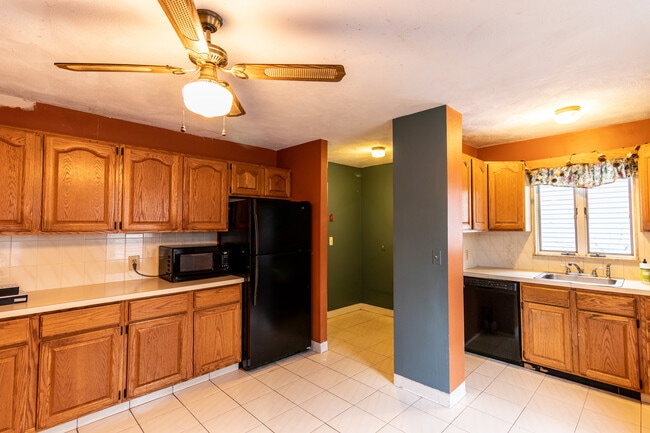 162 Walnut St, Unit 1 in Somerville, MA - Foto de edificio - Building Photo