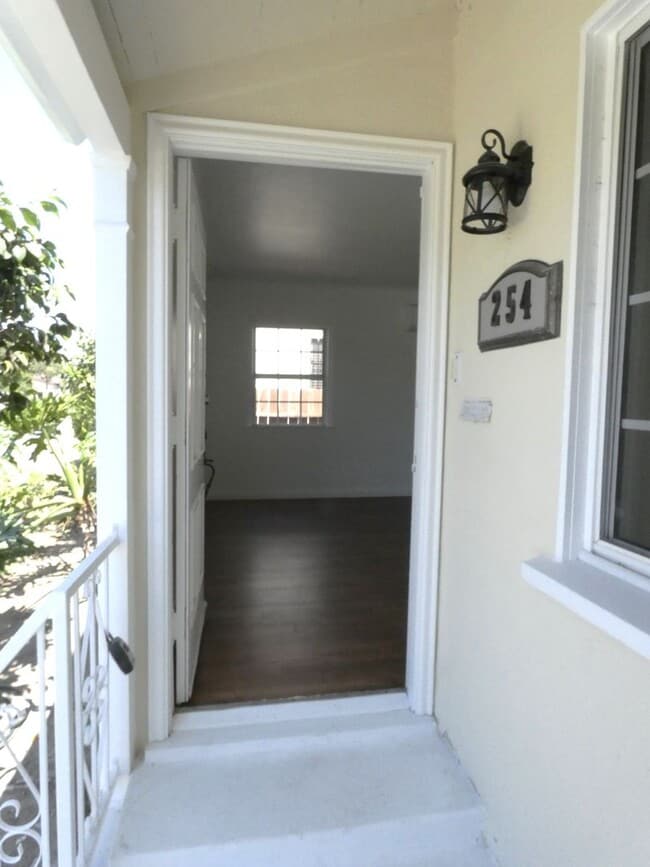 254 W 98th St in Inglewood, CA - Building Photo - Building Photo