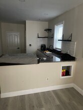 210 W 5th St, Unit apt 1a in Chester, PA - Building Photo - Building Photo