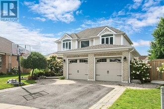 1018 Glenbourne Dr in Oshawa, ON - Building Photo - Building Photo