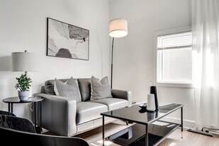 211 Ivy Crescent in Ottawa, ON - Building Photo