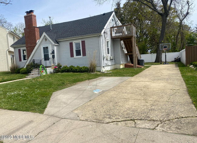 property at 4 Hall Pl