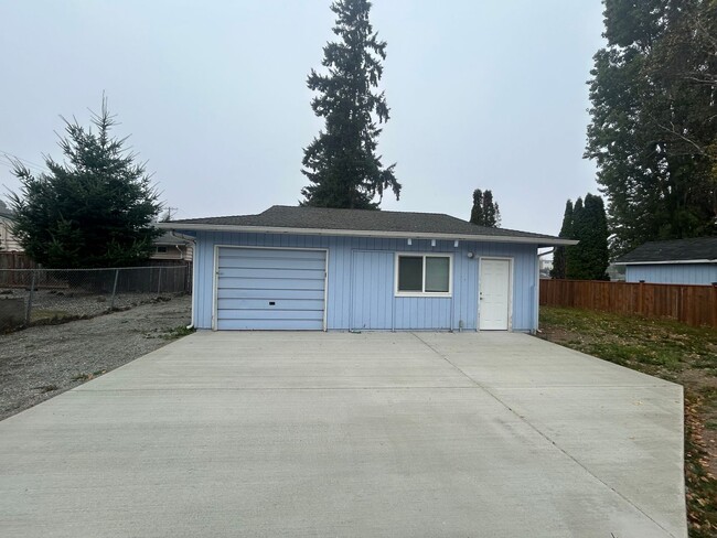 2010 N Cascade Pl in Tacoma, WA - Foto de edificio - Building Photo