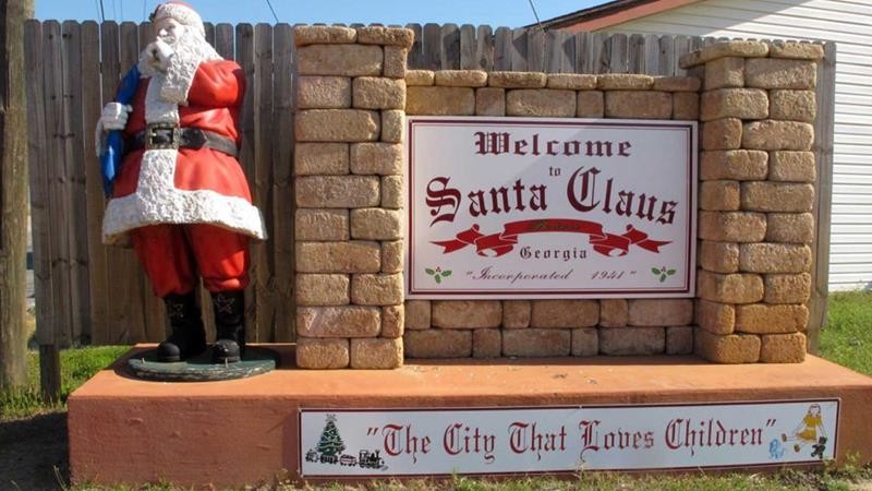 Santa Claus Apartments in Lyons, GA - Building Photo