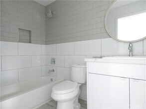12648 Oxnard St in Los Angeles, CA - Building Photo - Building Photo