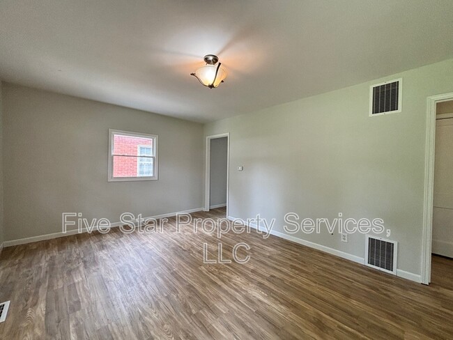 2404 S Whittier Ave in Springfield, IL - Building Photo - Building Photo