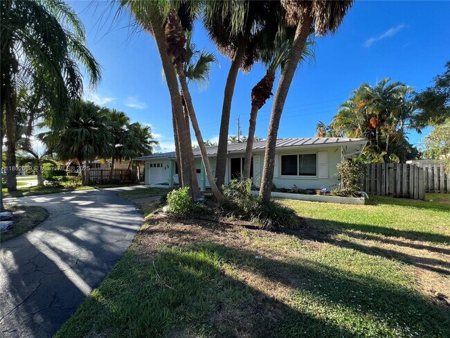 2011 NE 33rd St in Lighthouse Point, FL - Building Photo - Building Photo