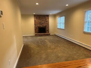 26 Dunes Ln, Unit B in Port Washington, NY - Building Photo - Building Photo