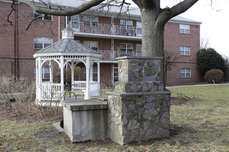 Park Carlyn Apartments in Arlington, VA - Building Photo - Building Photo