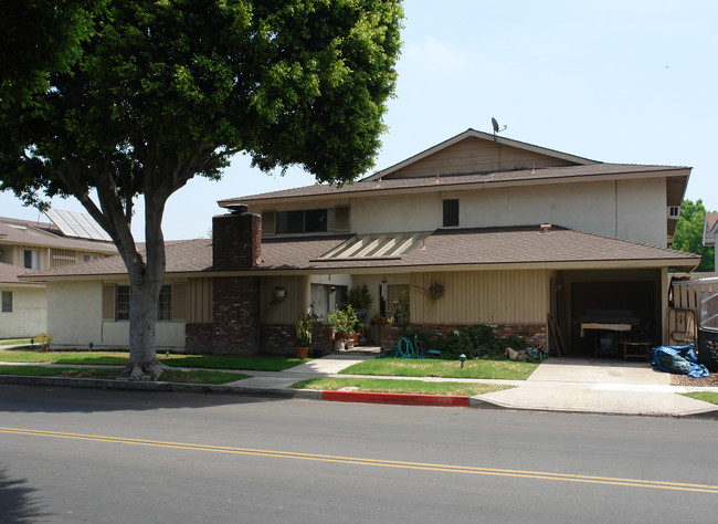 16172 Malaga Ln in Huntington Beach, CA - Foto de edificio - Building Photo