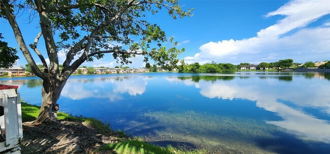 3239 NW 44th St in Oakland Park, FL - Building Photo - Building Photo