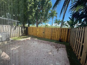 1018 NE 42nd Ave in Homestead, FL - Building Photo - Building Photo