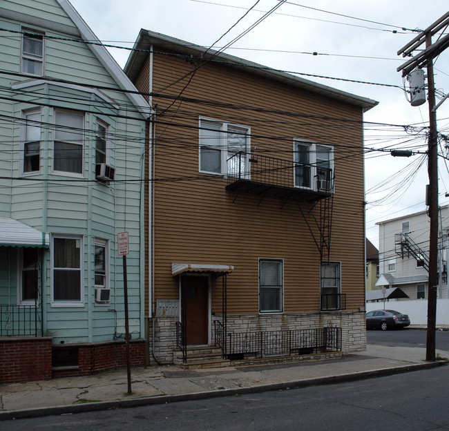 100 Chambers St in Newark, NJ - Foto de edificio - Building Photo