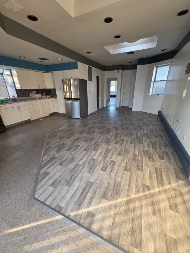 property at 1405 43rd St