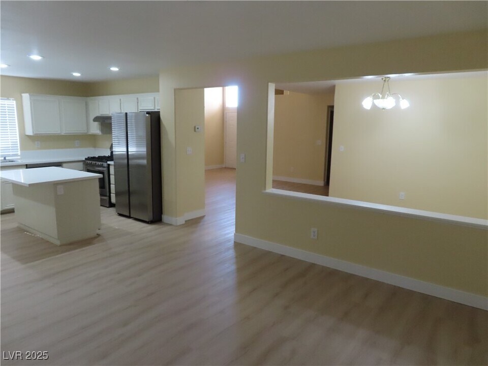 8103 W Rochelle Ave in Las Vegas, NV - Foto de edificio