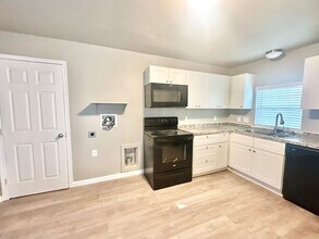 401 W Congress St in Denton, TX - Building Photo - Building Photo