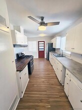 2402 Meadow Lark Dr in San Diego, CA - Building Photo - Building Photo