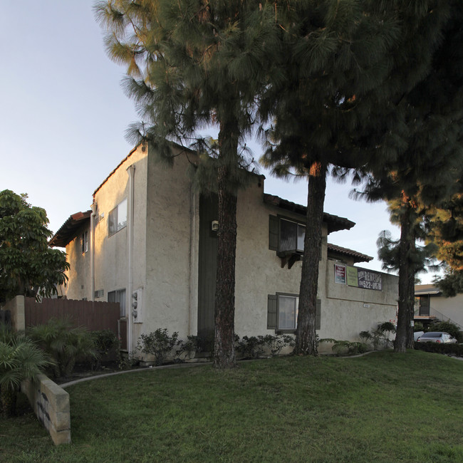 Whitaker Apartments in Buena Park, CA - Building Photo - Building Photo