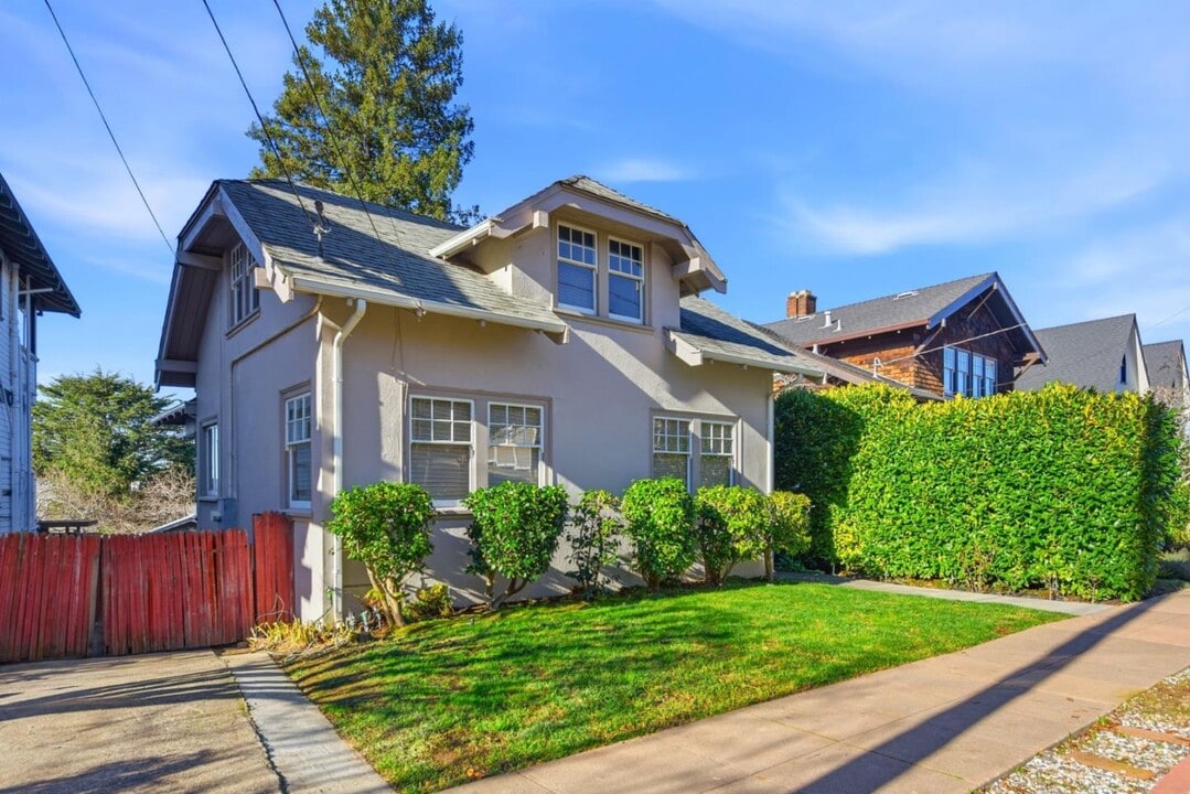 31 Hardwick Ave in Piedmont, CA - Building Photo