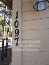 1097 W Overland Pass Dr in Flagstaff, AZ - Building Photo - Building Photo
