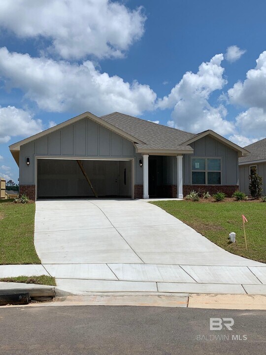 8317 Harmon St in Daphne, AL - Building Photo