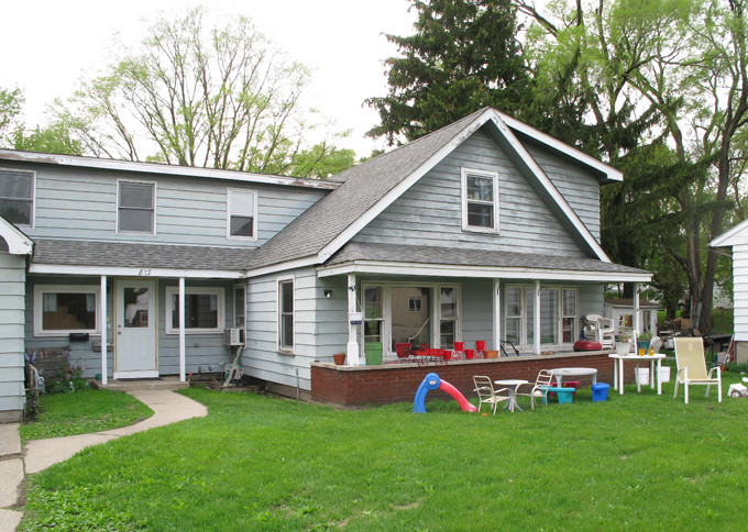 3 Unit Income Property in Dekalb, IL - Building Photo