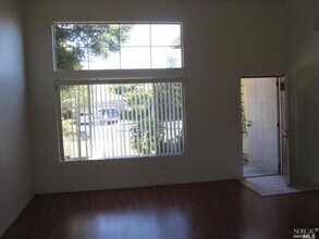 1006 Cinnabar Way in Vacaville, CA - Building Photo - Building Photo