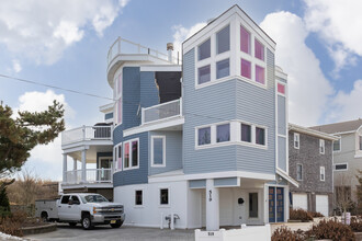 519 Ocean Ave in Ship Bottom, NJ - Building Photo - Building Photo