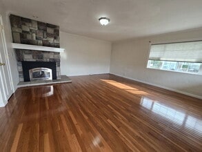 1811 NW Kline St in Roseburg, OR - Building Photo - Building Photo