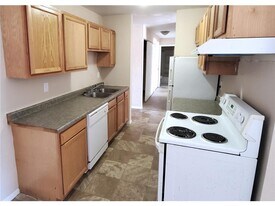 808 Evergreen Ave in Olivia, MN - Building Photo