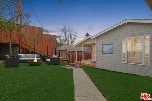 2414 Effie St in Los Angeles, CA - Building Photo