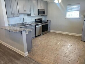 6573 Center St in New Orleans, LA - Foto de edificio - Building Photo