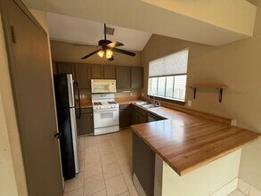 16401 Knottingham Dr in Pflugerville, TX - Building Photo - Building Photo