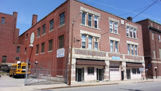 77 Federal St in Woonsocket, RI - Building Photo - Building Photo
