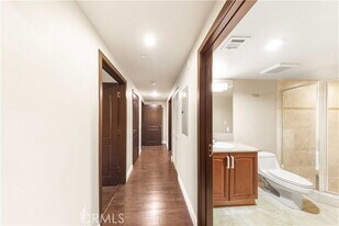 11218 Camarillo St in Los Angeles, CA - Building Photo