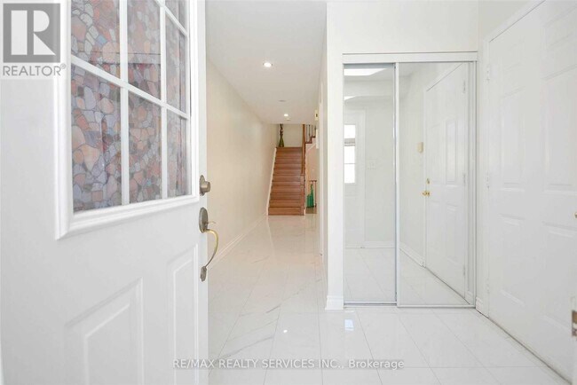 22 Berkindale Ct in Brampton, ON - Building Photo - Building Photo