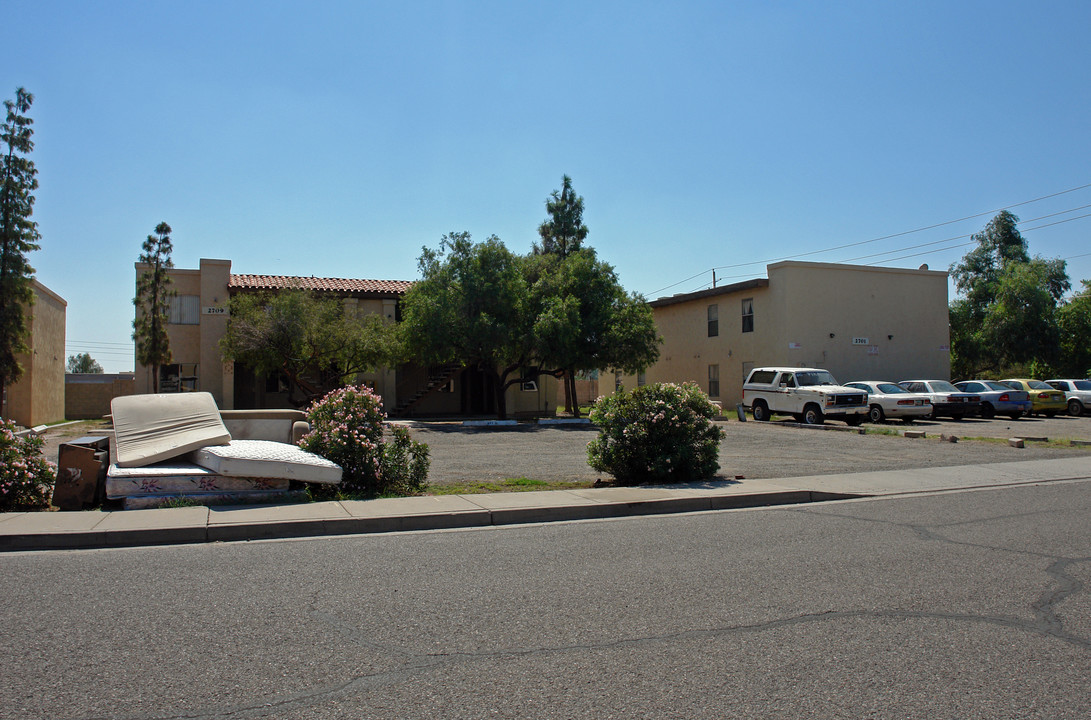 2701 E Beck Ln in Phoenix, AZ - Foto de edificio