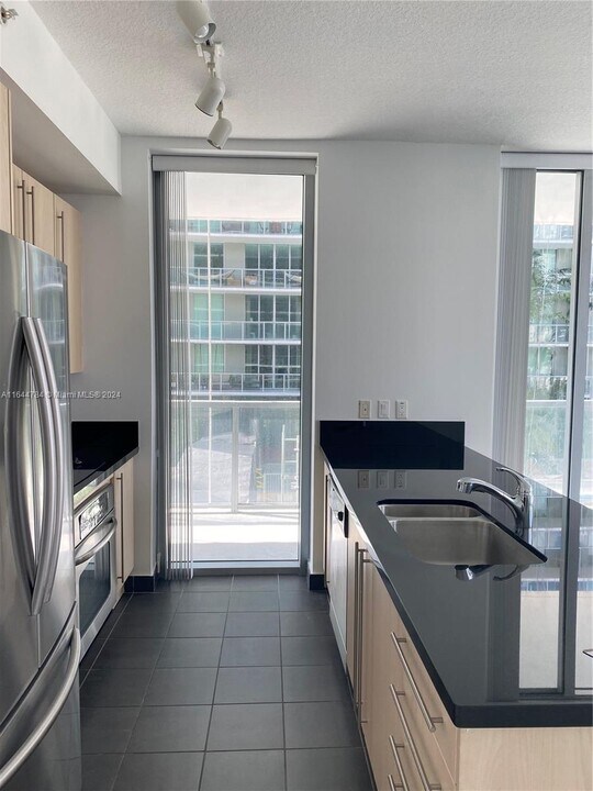 1111 SW 1st Ave, Unit 1014 in Miami, FL - Building Photo