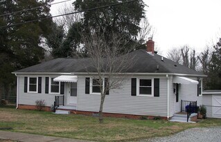 624 N Charles St in Mebane, NC - Building Photo